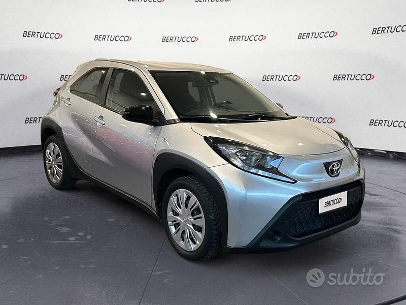 Argento Usata 2023 Toyota Aygo X Active SUV | 13.000 € (Buon prezzo) - Immagine 1/4