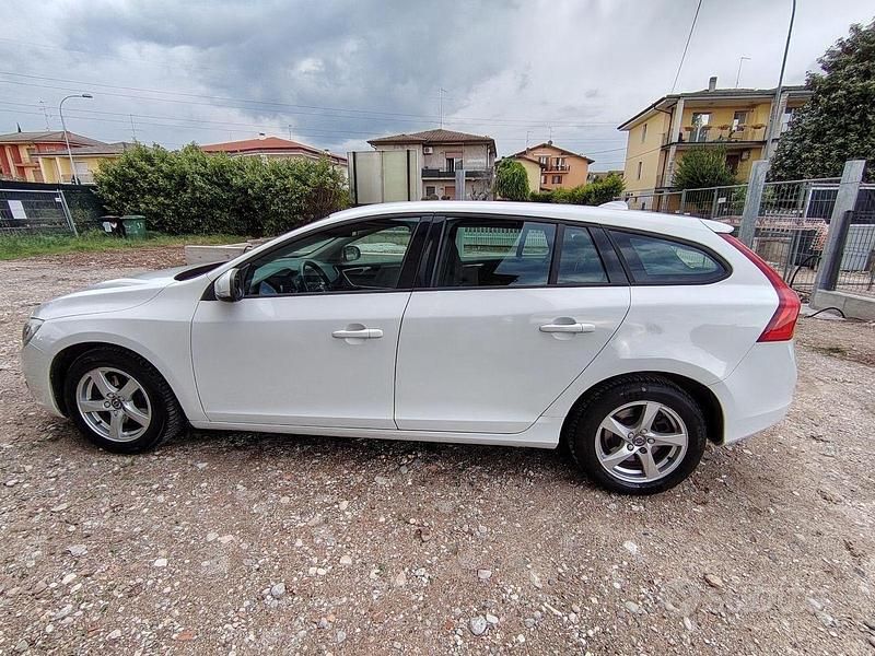 Usata Volvo V60 Business Edition 115 CV (84 kW) 2015 Bianco Station wagon