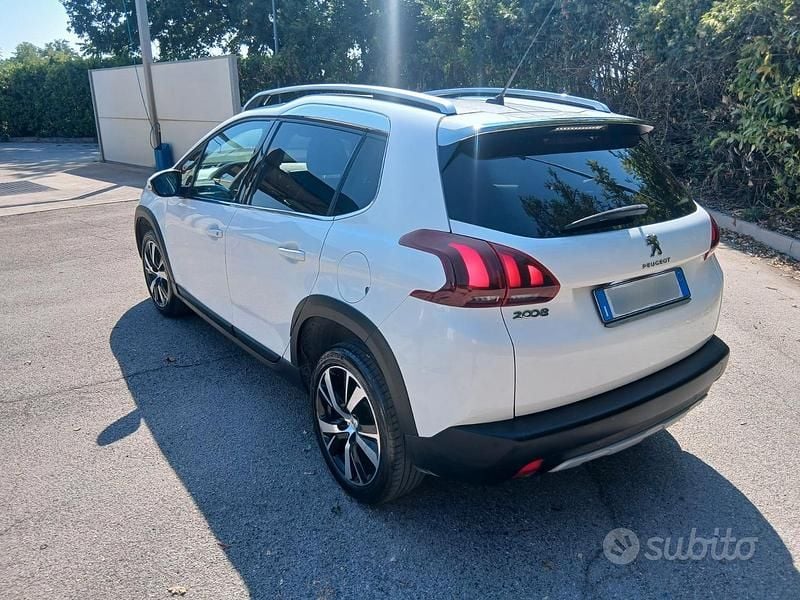Używany Peugeot 2008 102 KM (75 kW) 2018 Biały SUV