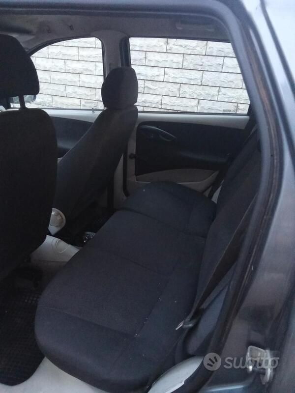 Usata Fiat Punto 80 CV (58 kW) 2004 Grigio Utilitaria