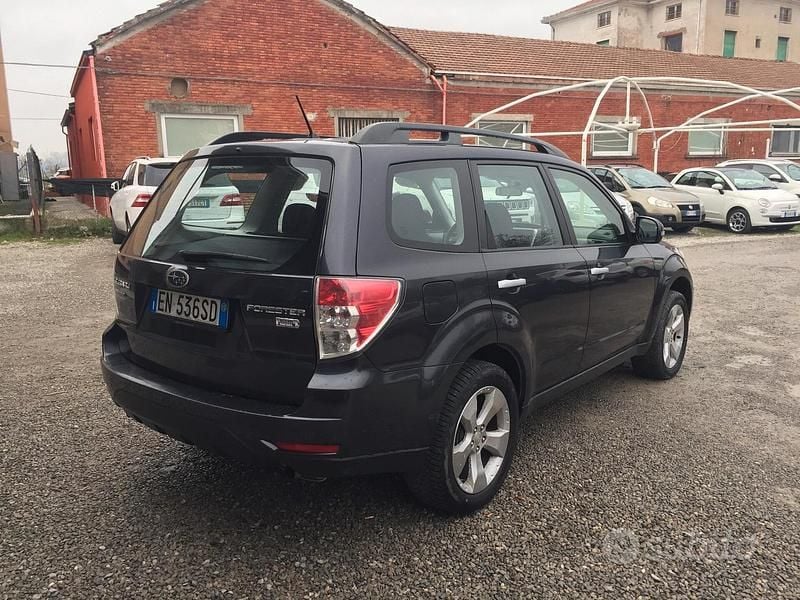 Usata Subaru Forester Comfort 146 CV (107 kW) 2012 Nero SUV