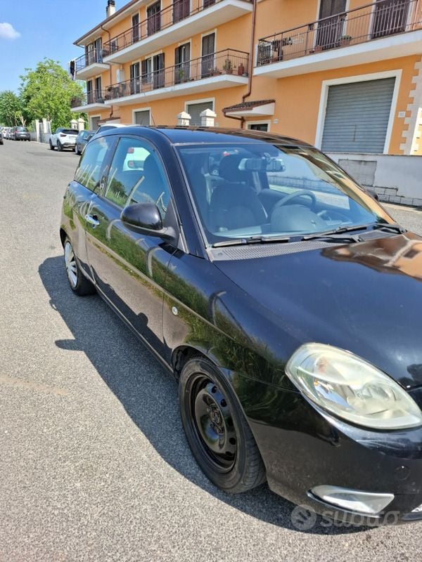 Usata Lancia Ypsilon 77 CV (56 kW) 2010 Nero Utilitaria