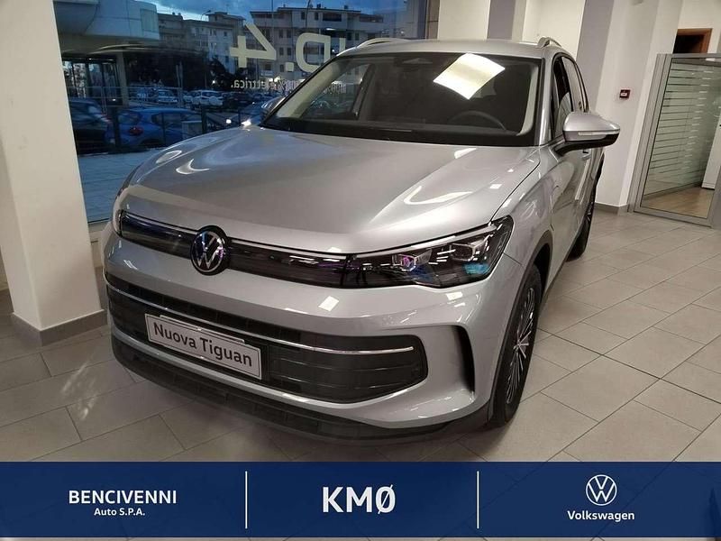 Grigio Nuova 2025 VW Tiguan Life SUV | 40.900 € (Buon prezzo) - Immagine 1/4