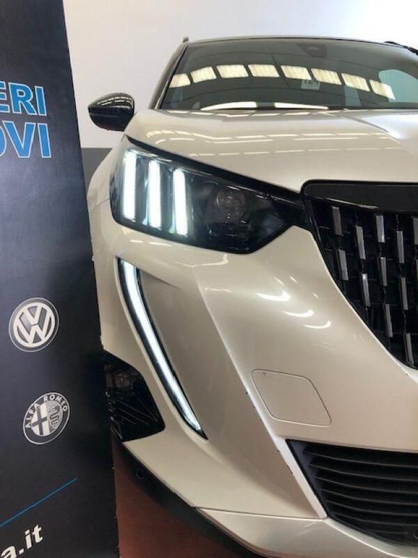 Usata Peugeot 2008 GT-line 131 CV (96 kW) 2020 Bianco SUV