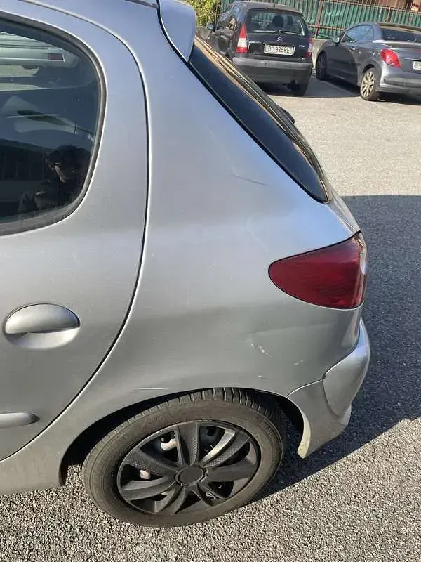 Usata Peugeot 206 60 CV (44 kW) 2012 Berlina