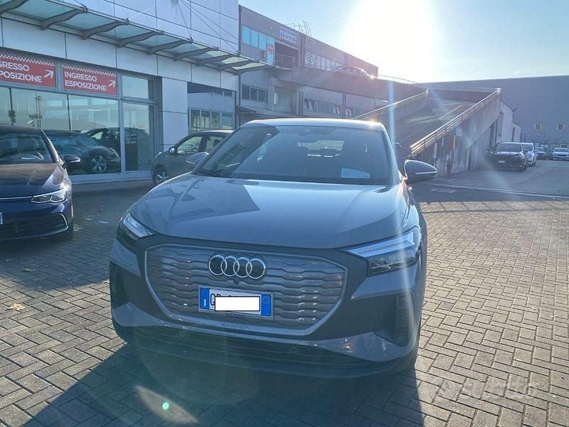 Usata Audi Q4 e-tron Advanced 150 kW (204 CV) 2023 Grigio selce SUV