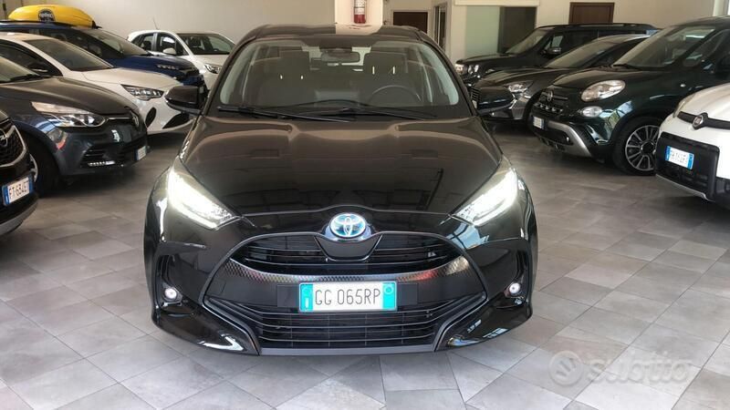 Usata Toyota Yaris Hybrid Trend 92 CV (67 kW) 2021 Nero Berlina