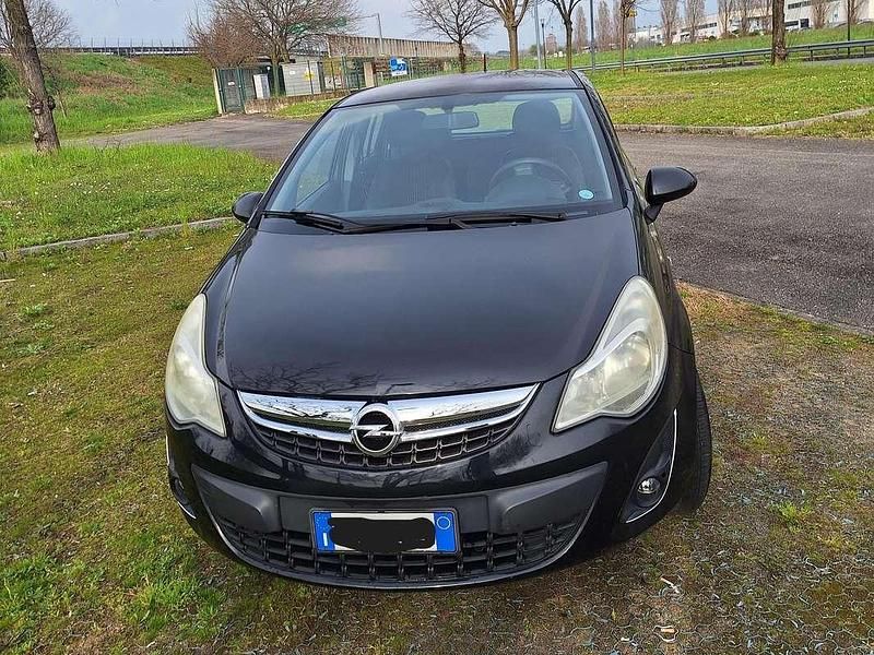 Usata Opel Corsa Edition 86 CV (63 kW) 2012 Nero Utilitaria