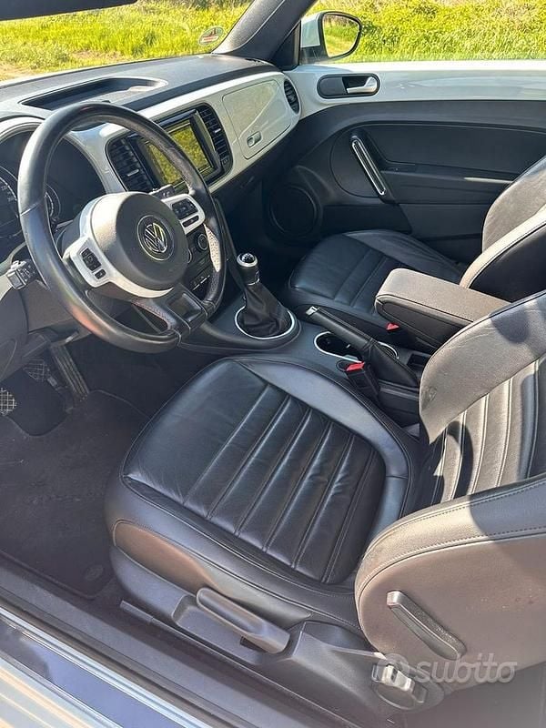 Usata VW Beetle 105 CV (77 kW) 2014 Bianco Utilitaria