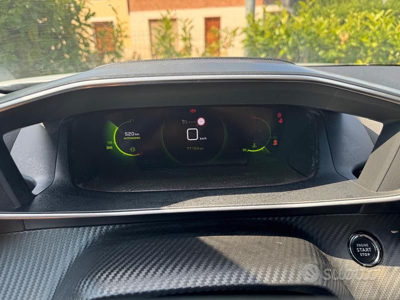 Usata Peugeot 2008 Allure 102 CV (75 kW) 2021 Bianco SUV