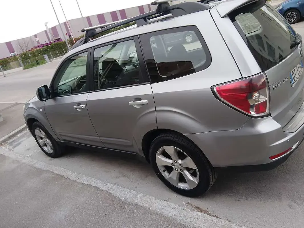 Usata Subaru Forester 147 CV (108 kW) 2009 Grigio SUV