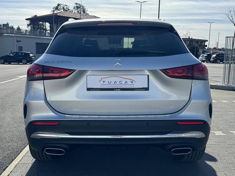 Usata Mercedes GLA250 AMG line 217 CV (159 kW) 2022 Argento SUV