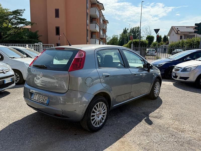 Usata Fiat Grande Punto Dynamic 65 CV (47 kW) 2009 Grigio Utilitaria