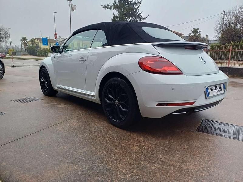 Usata VW Beetle Cabriolet Design 105 CV (77 kW) 2018 Bianco Cabrio