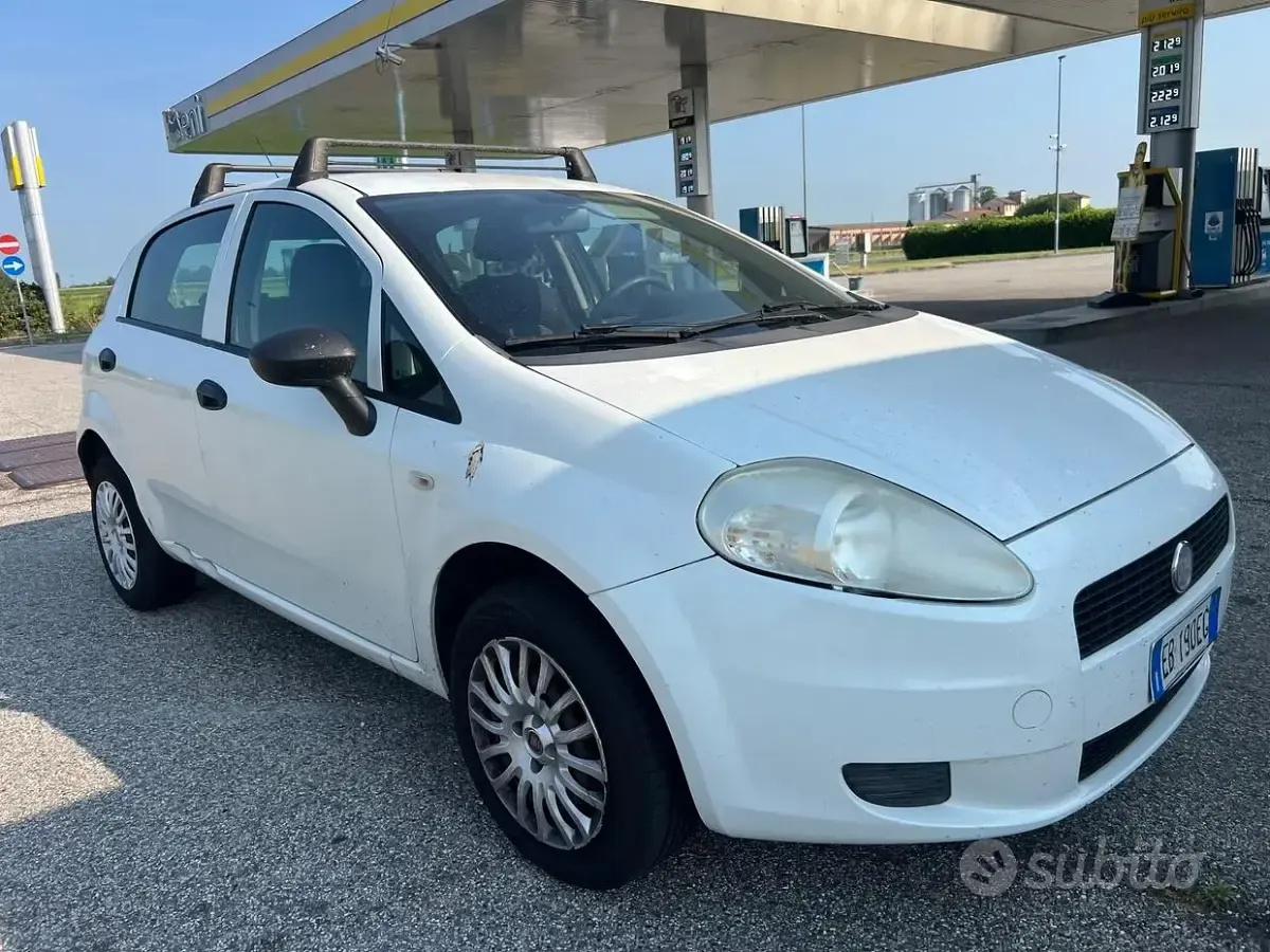 Usata Fiat Grande Punto 69 CV (50 kW) 2012 Bianco Utilitaria