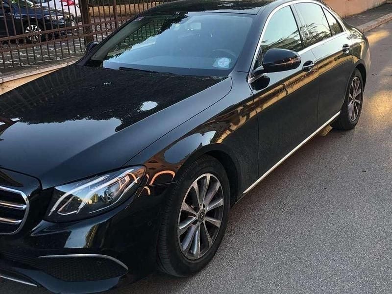 Usata Mercedes E200 Premium Plus 160 CV (117 kW) 2020 Blu/azzurro Berlina