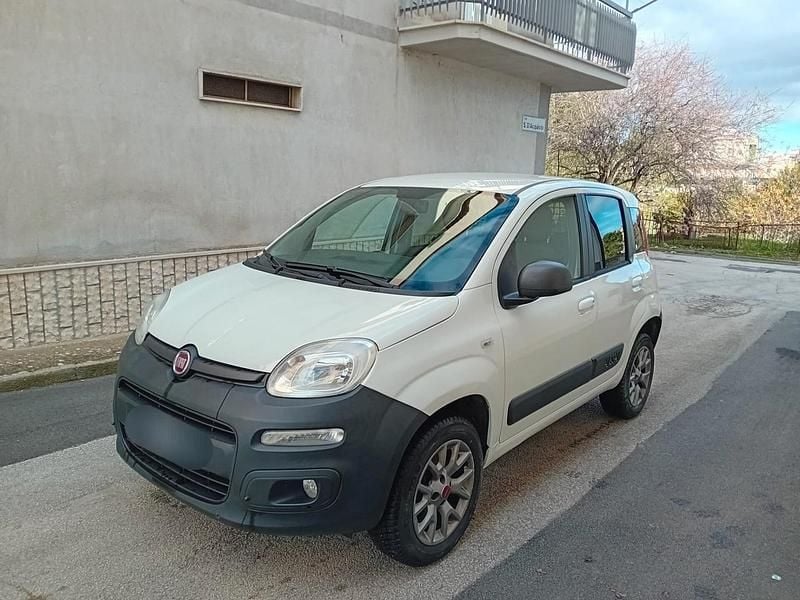 Usata Fiat Panda 4x4 S 95 CV (69 kW) 2016 Bianco Utilitaria