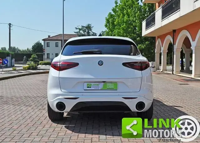 Usata Alfa Romeo Stelvio Executive 209 CV (153 kW) 2018 Bianco SUV