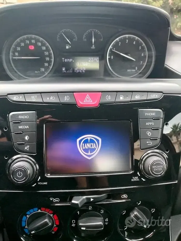 Usata Lancia Ypsilon Platinum 69 CV (50 kW) 2018 Rosso Utilitaria