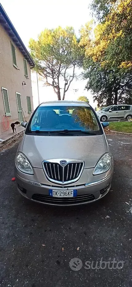 Usata Lancia Musa 90 CV (66 kW) 2008 Giallo Monovolume