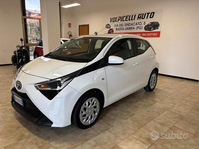 Usata Toyota Aygo 72 CV (52 kW) 2019 Bianco Utilitaria