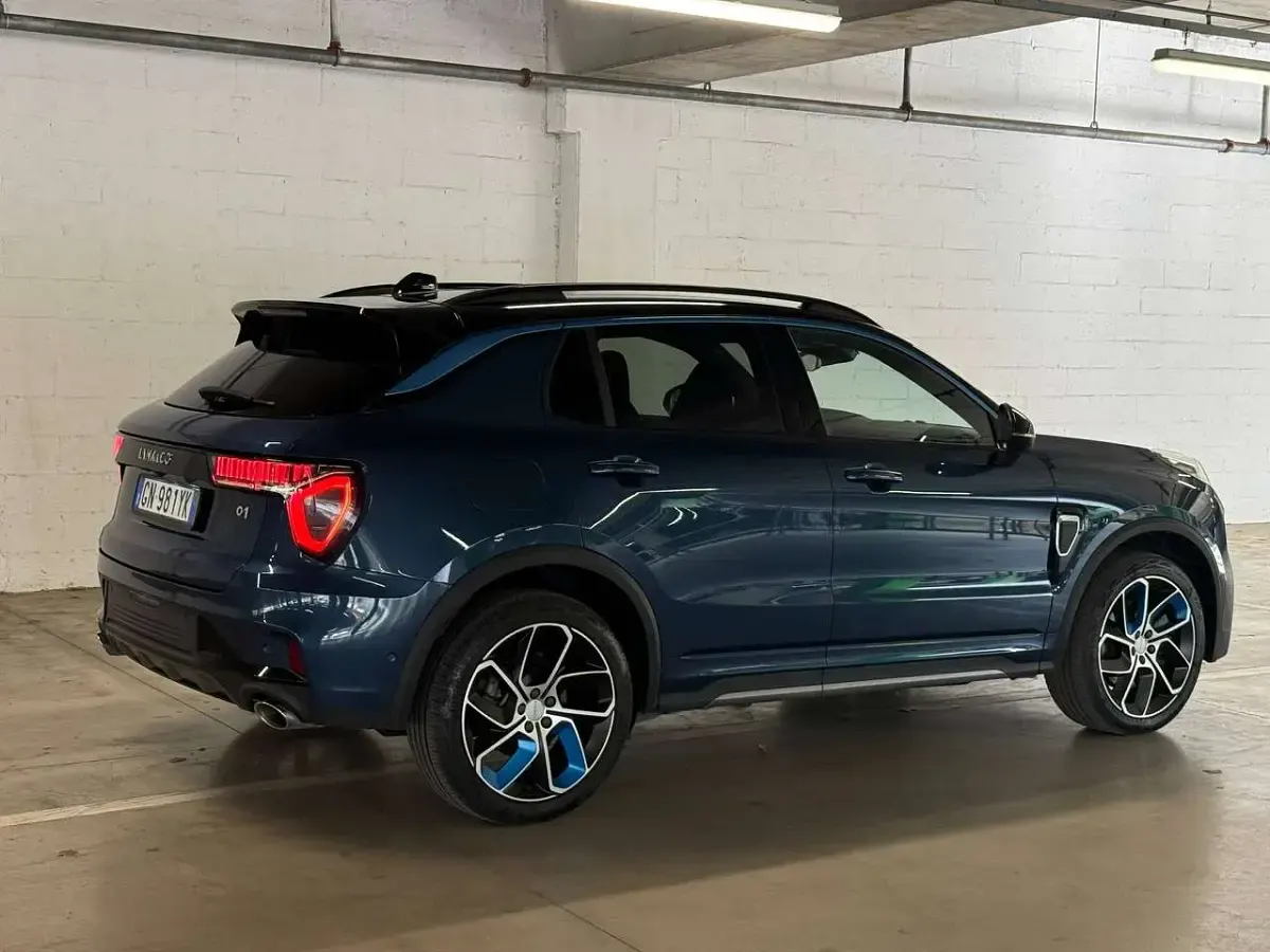 Usata Lynk & Co 01 179 CV (131 kW) 2023 Blue navy SUV
