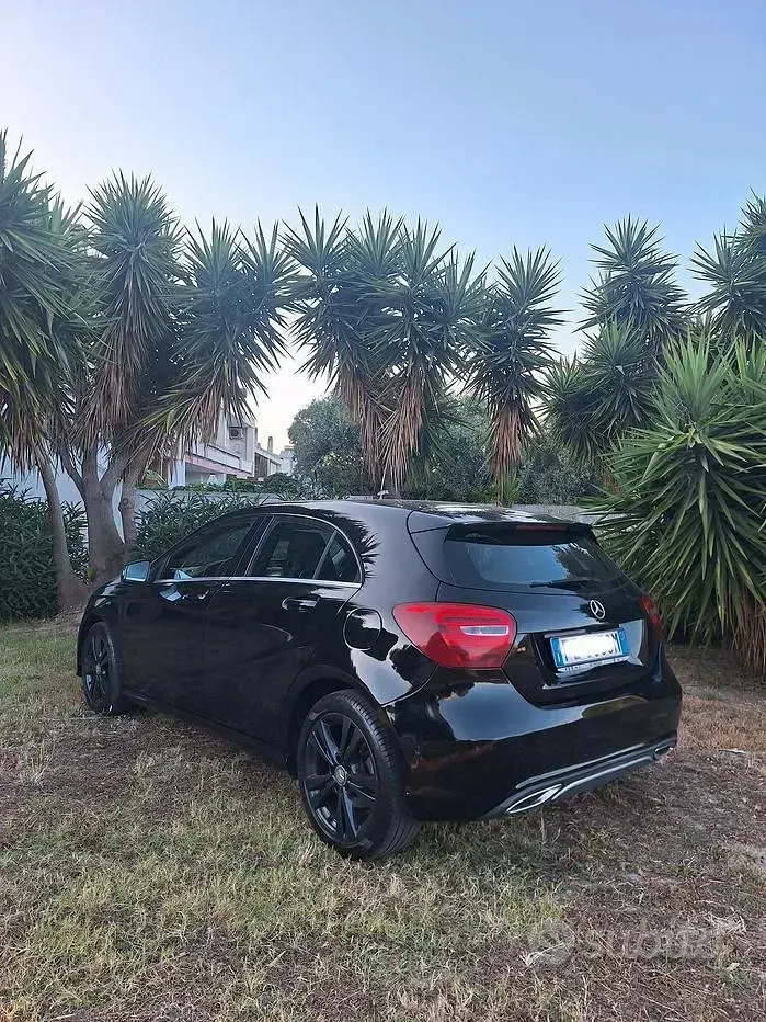 Usata Mercedes A180 109 CV (80 kW) 2017 Nero Utilitaria