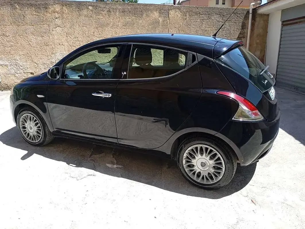 Usata Lancia Ypsilon Gold 95 CV (69 kW) 2011 Bianco Utilitaria