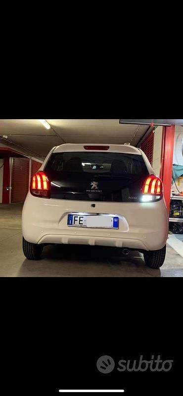 Usata Peugeot 108 Allure 69 CV (50 kW) 2016 Bianco Utilitaria