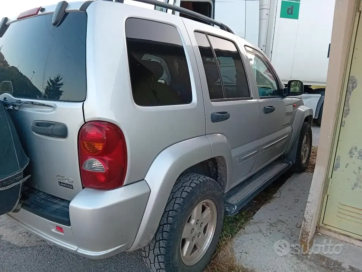 Usata Jeep Cherokee 143 CV (105 kW) 2004 SUV