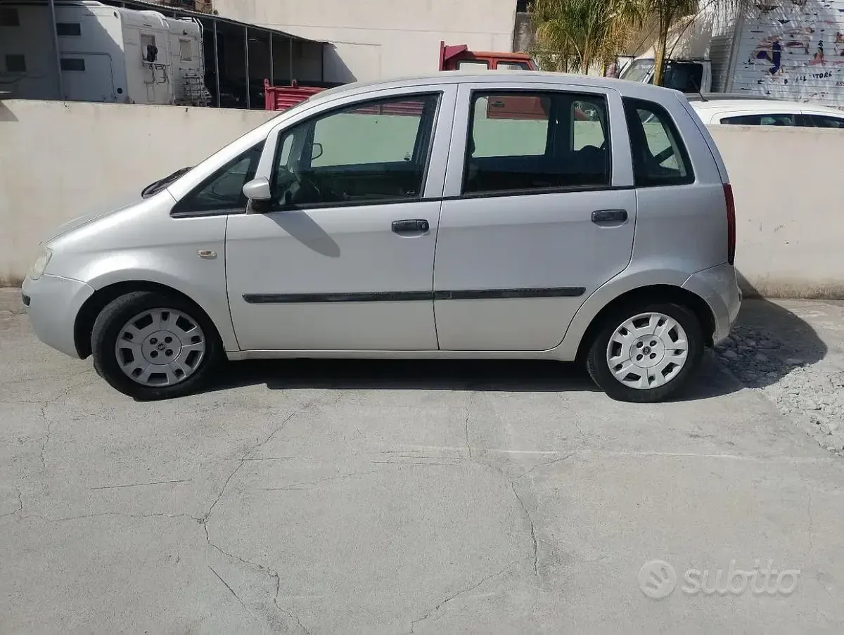 Usata Fiat Idea 69 CV (50 kW) 2007 Grigio Monovolume