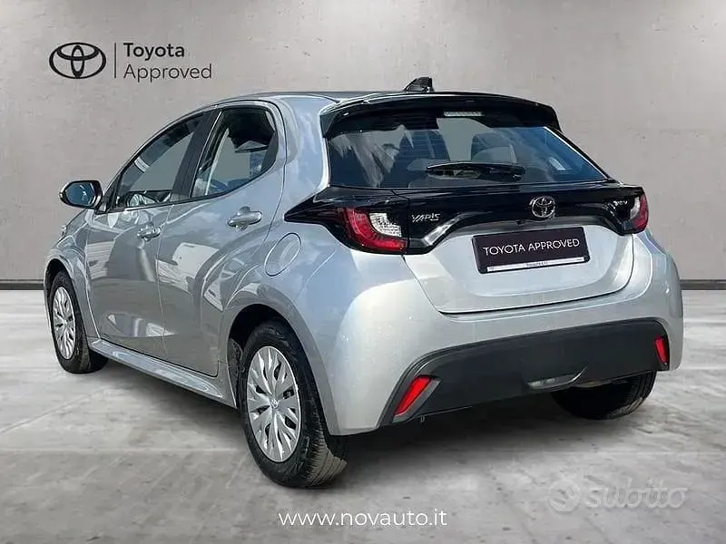 Usata Toyota Yaris Hybrid Active 116 CV (85 kW) 2026 Grigio Berlina