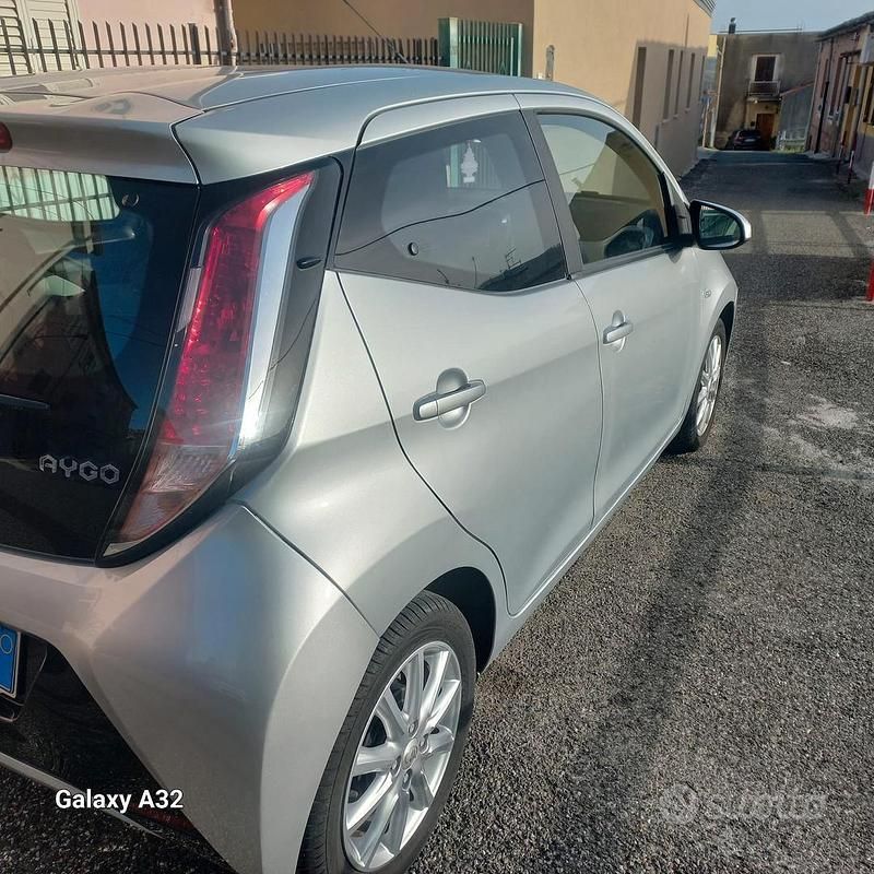 Usata Toyota Aygo Cool 69 CV (50 kW) 2015 Grigio Utilitaria