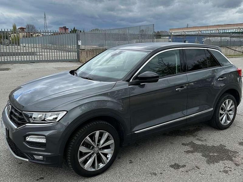 Usata VW T-Roc 150 CV (110 kW) 2019 Grigio SUV