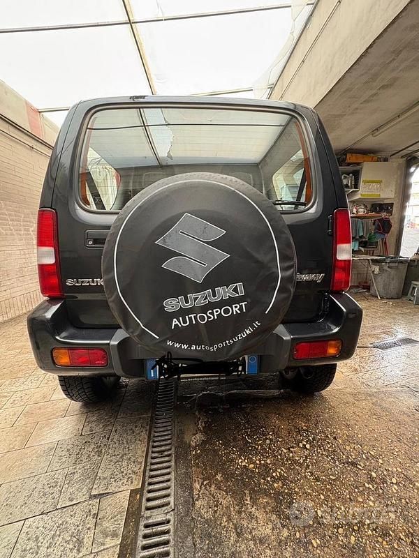 Usata Suzuki Jimny 80 CV (58 kW) 2009 Nero SUV
