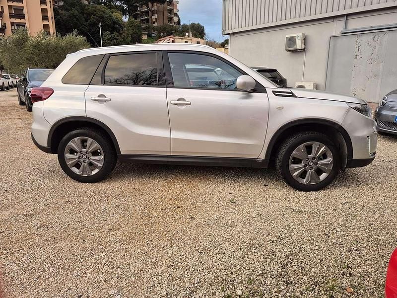 Usata Suzuki Vitara Cool 129 CV (94 kW) 2022 Argento SUV