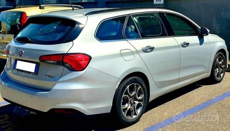 Usata Fiat Tipo Lounge 120 CV (88 kW) 2016 Argento Station wagon