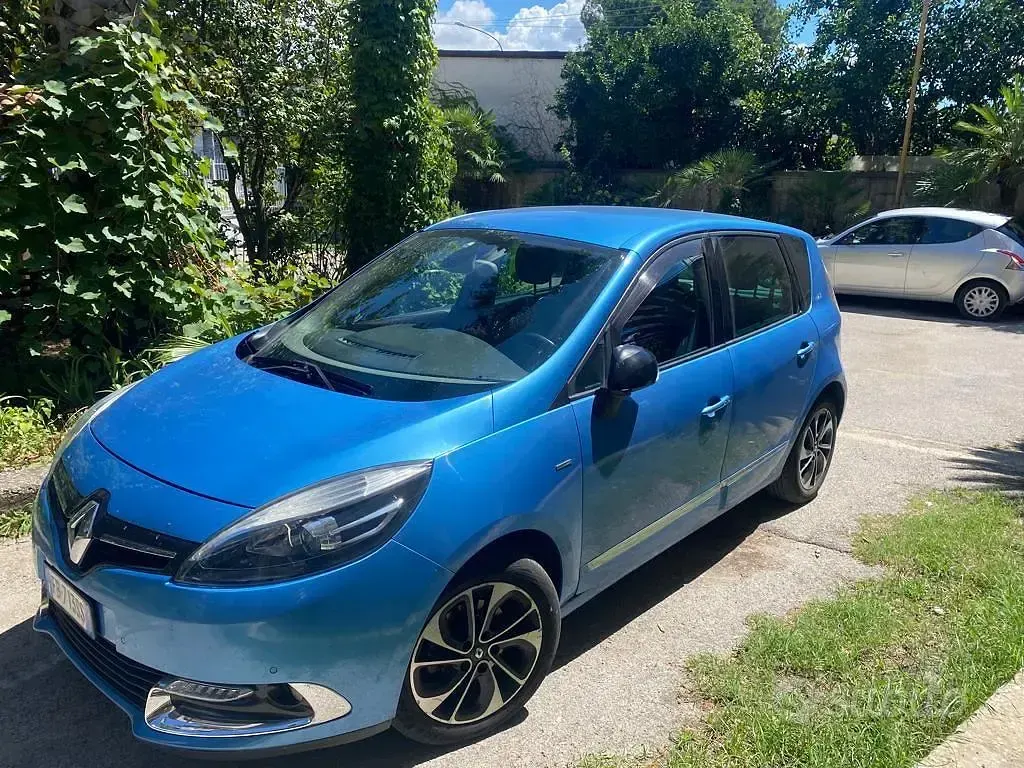 Usata Renault Scenic E-Tech 110 CV (80 kW) 2015 Blu Monovolume