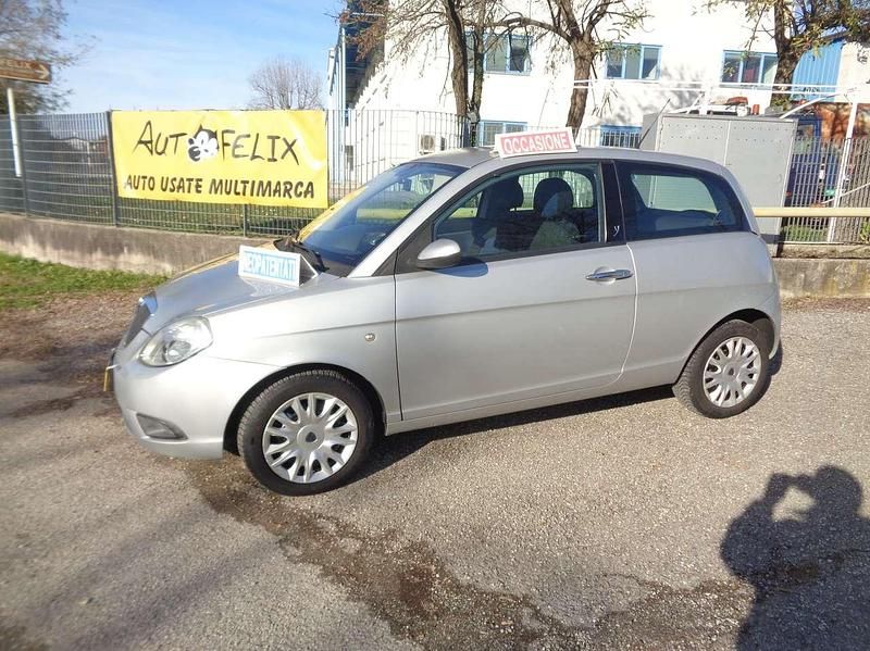 Usata Lancia Ypsilon 60 CV (44 kW) 2008 Bianco Utilitaria