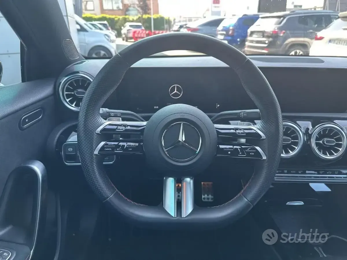 Usata Mercedes A200 AMG line 150 CV (110 kW) 2022 Nero Utilitaria