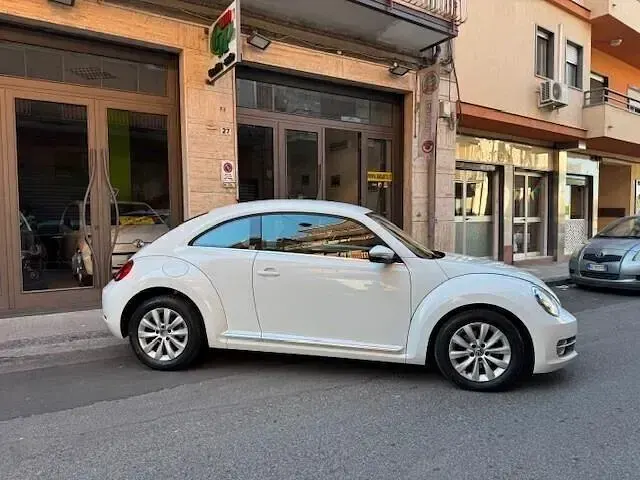 Usata VW Beetle Design 104 CV (76 kW) 2014 Bianco Utilitaria