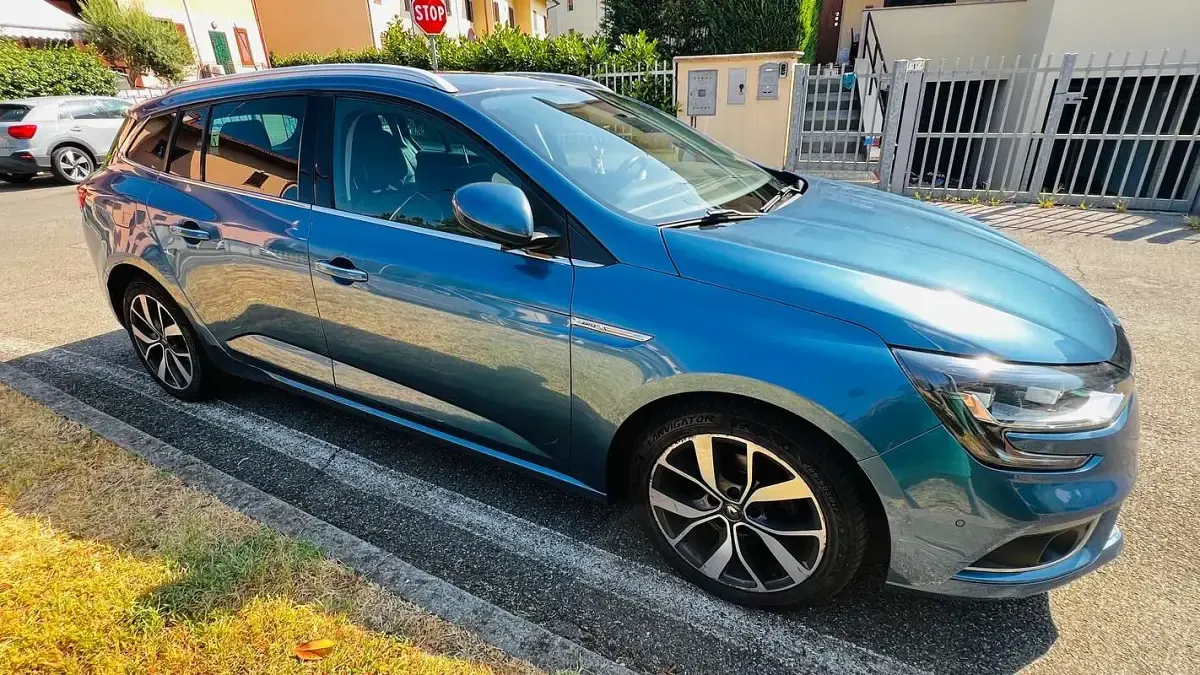 Usata Renault Mégane IV Bose Edition 110 CV (80 kW) 2017 Blu/azzurro Station wagon
