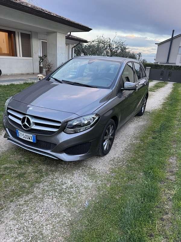 Usata Mercedes B180 109 CV (80 kW) 2015 Utilitaria