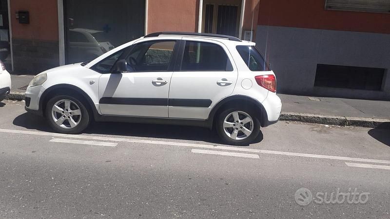 Bianco Usata 2011 Suzuki SX4 GL SUV | 6200 € (Buon prezzo) - Immagine 1/4