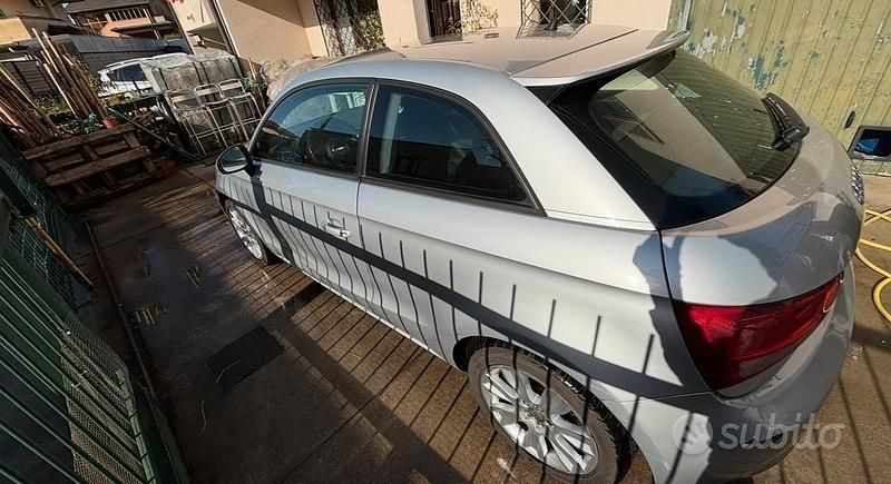 Usata Audi A1 Comfort 122 CV (89 kW) 2011 Grigio Utilitaria