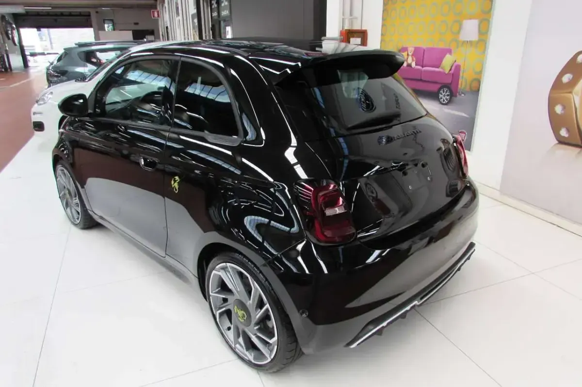 Usata Abarth 500e Turismo 47 kW (64 CV) 2024 Venon black Utilitaria