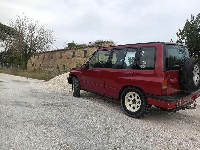 Usata Suzuki Vitara 95 CV (69 kW) 1993 Rosso SUV