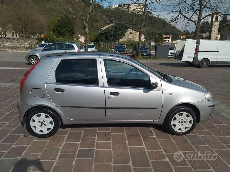 Usata Fiat Punto 60 CV (44 kW) 2006 Grigio Utilitaria
