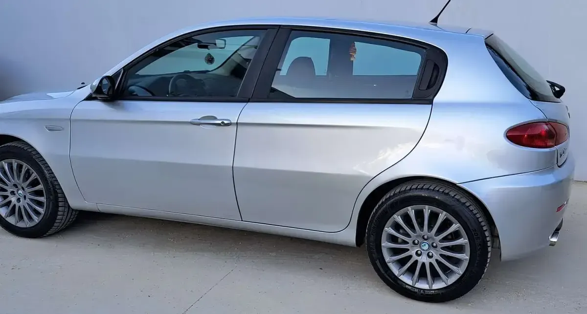 Usata Alfa Romeo 147 Distinctive 105 CV (77 kW) 2008 Utilitaria