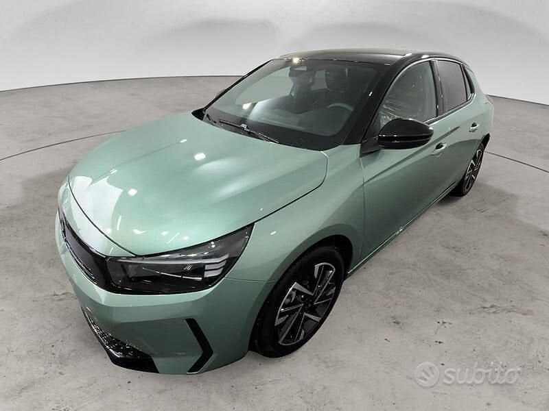 Nuova Opel Corsa 100 CV (73 kW) 2025 Verde Utilitaria